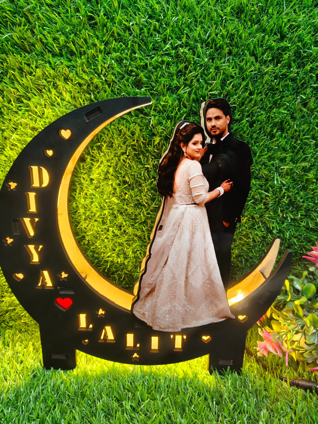 🌙 Customized Couple Moon Lamp Frame 💖  ✨ Beautiful personalized LED moon lamp frame with your photo & name cut-out
