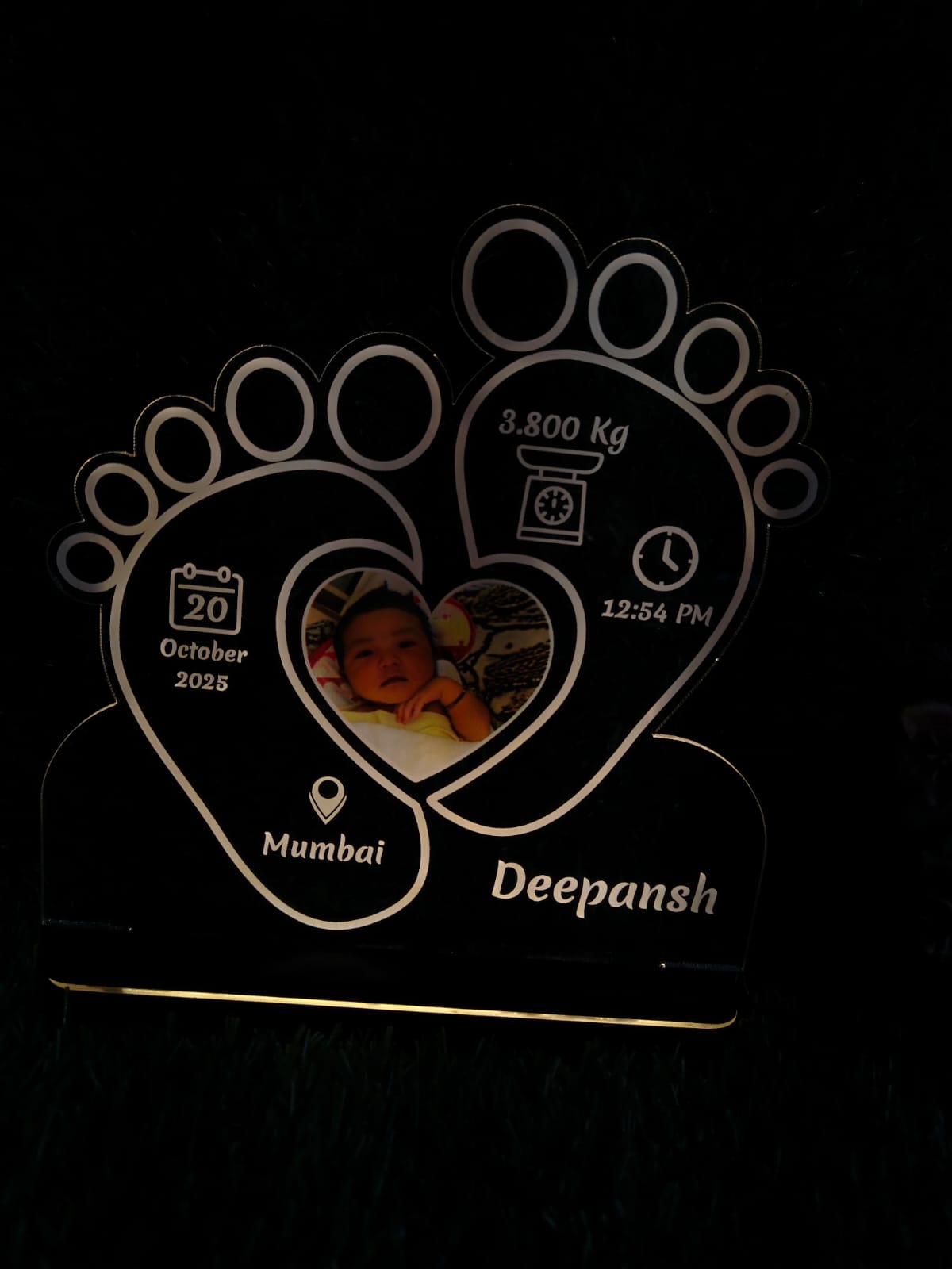 Personalized Acrylic Baby Frame with LED Wooden Base ✨ A premium gift to celebrate the birth of a newborn – fully customizable with photo, name, birth details & more!